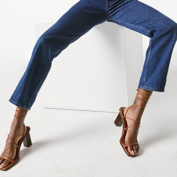 FRAME Le Doheny Strappy Lace Up Heel Sandals